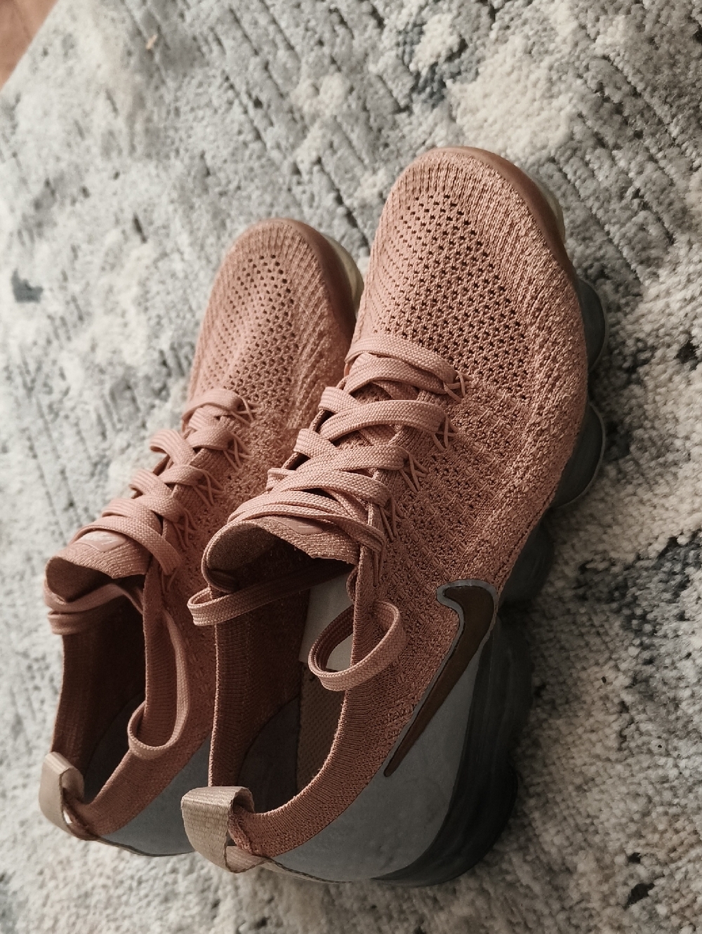 Nike Women’s Flyknit Sneakers - Rose Taupe